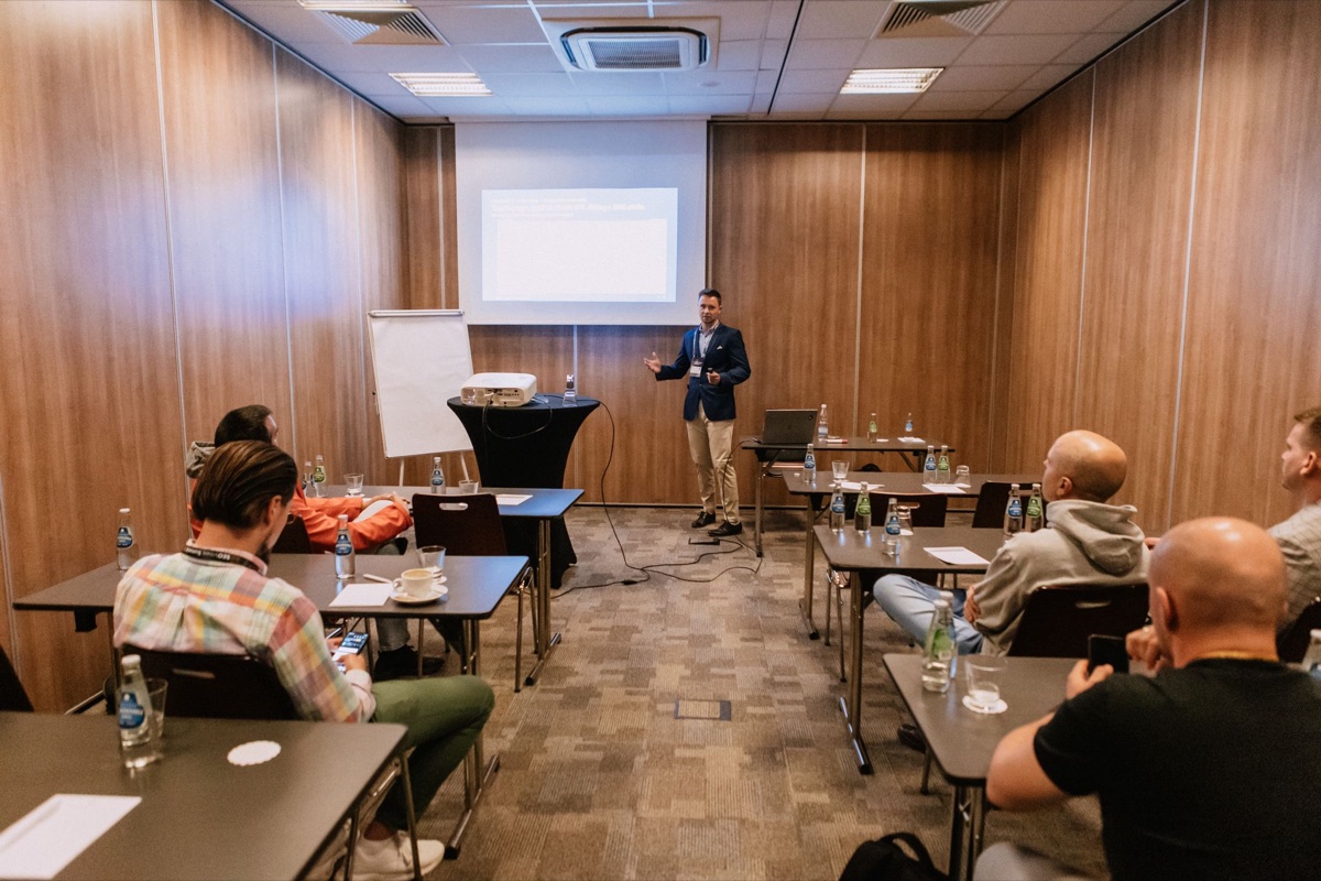 Bart Magera with Tomasz Domański and the WhitePress team after the SEO Vibes 2026 workshop in Zakopane